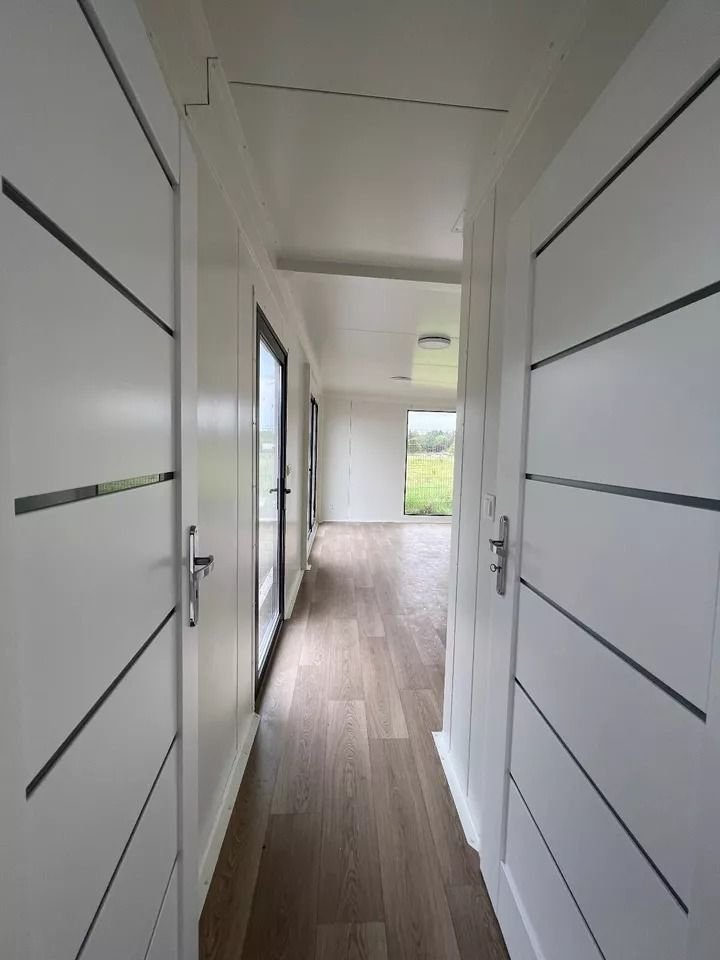 Conteneur maison 40 ft habitable – 12,05 m x 2,43 m x 2,89 m | 1 Chambre, Salon, Cuisine et Salle de Bain – Image 9