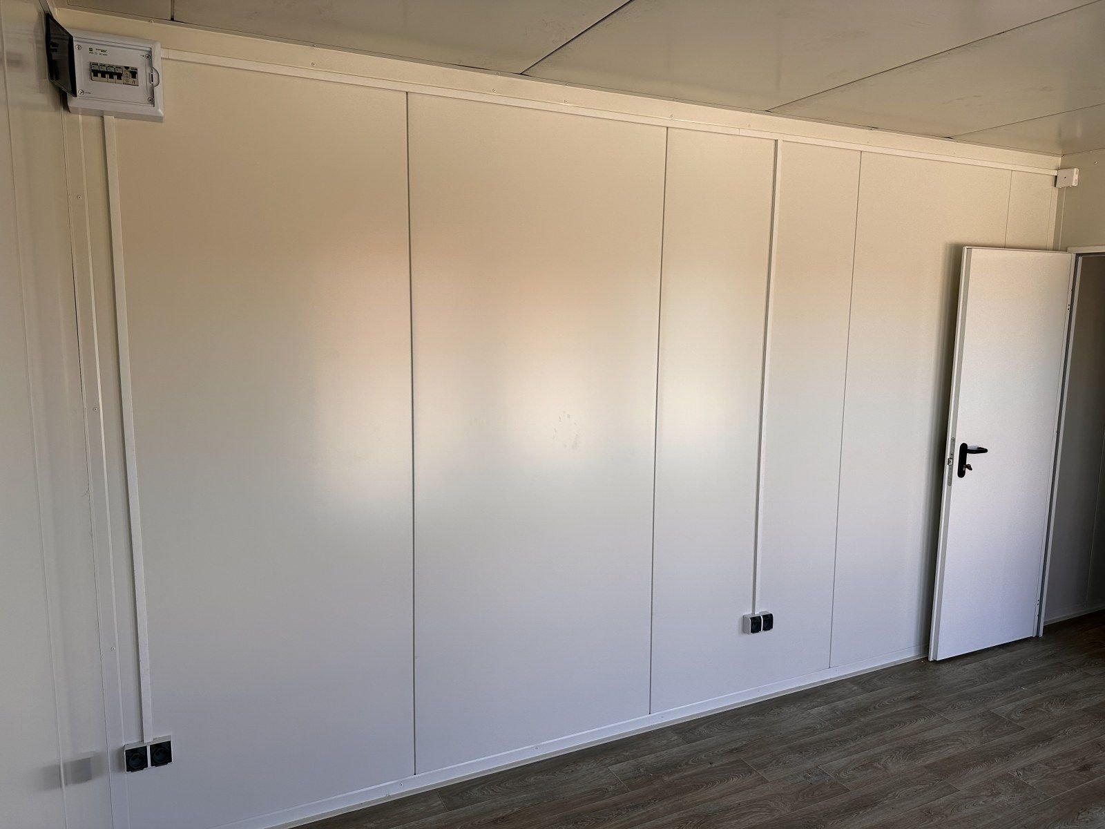 Conteneur bureau UY-97 – 6,05 m x 2,43 m x 2,59 m | Module Bureau Mobile – Image 5