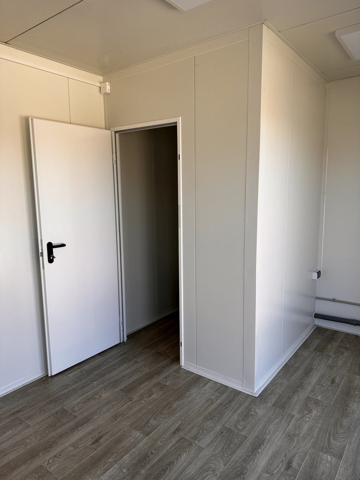 Conteneur bureau UY-97 – 6,05 m x 2,43 m x 2,59 m | Module Bureau Mobile – Image 8