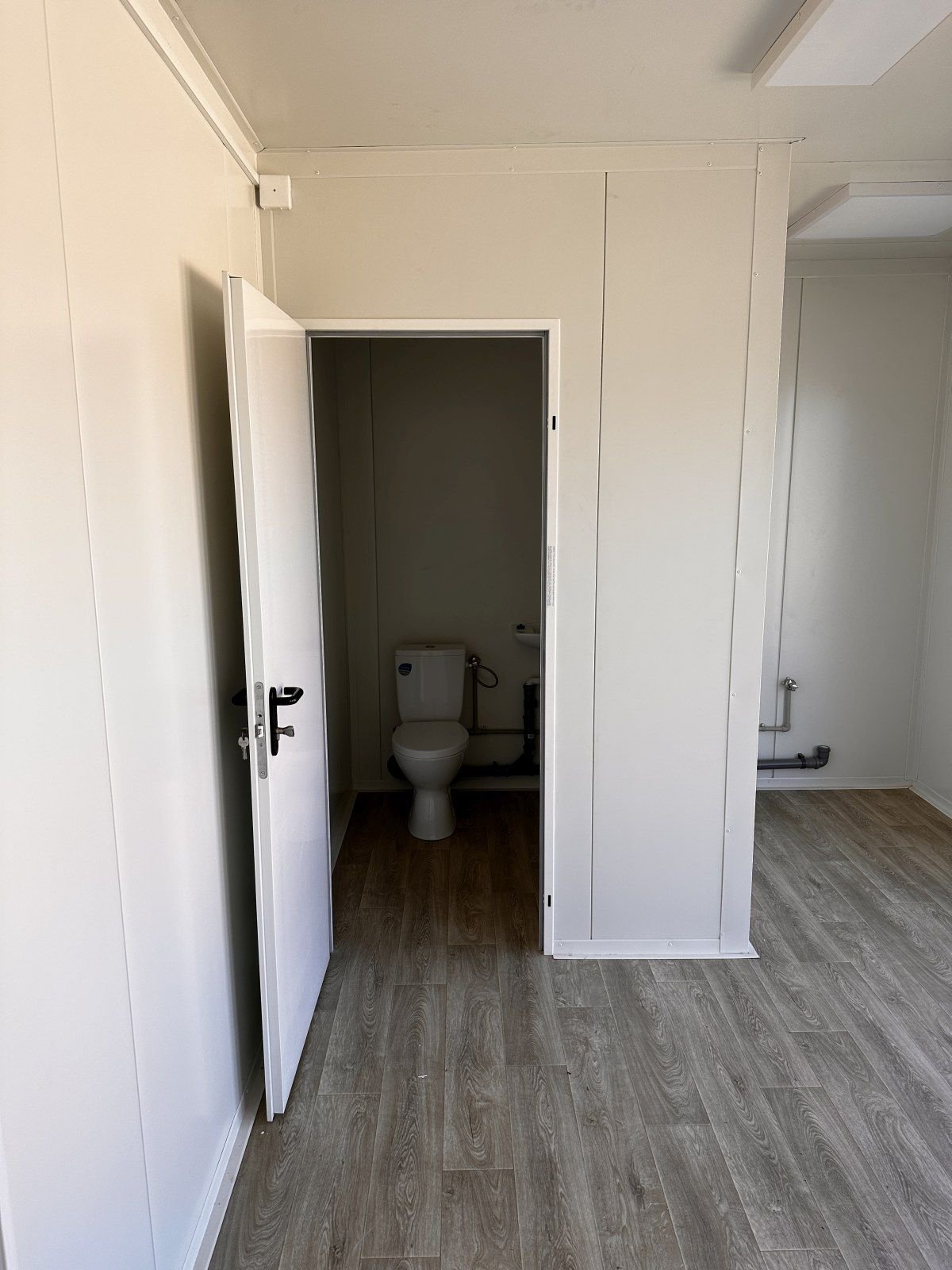 Conteneur bureau UY-97 – 6,05 m x 2,43 m x 2,59 m | Module Bureau Mobile – Image 9